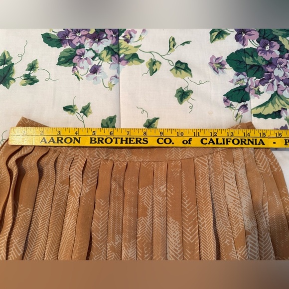 Halogen Print Pleated Skirt in Size 6 - Picture 8 of 9